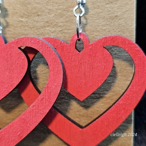 💥4 for $25💥 Laser-cut Heart Shaped Earrings - Picture 5 of 7